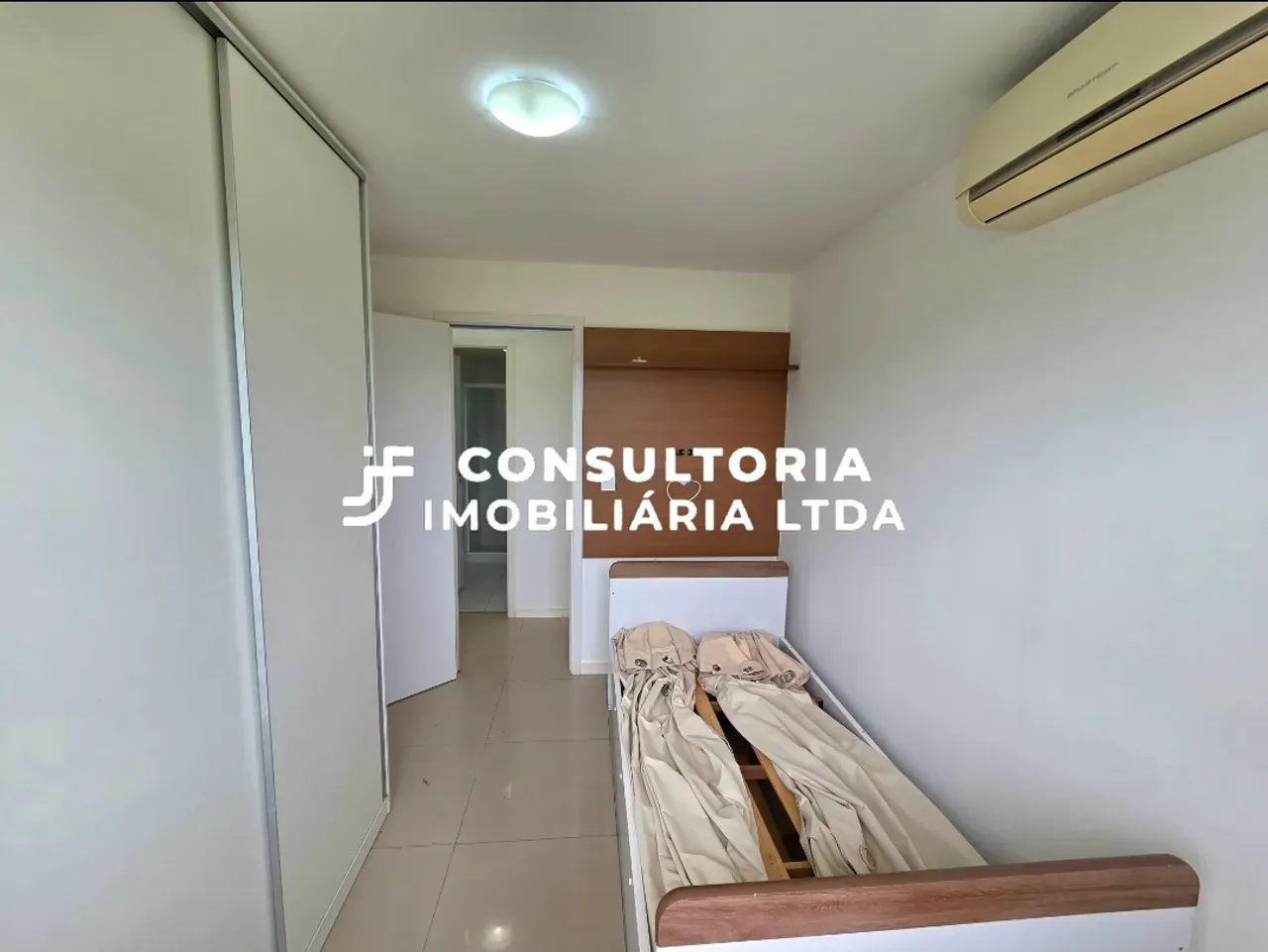Unfurnished apartment with air conditioning and 3 bedrooms — photo 15