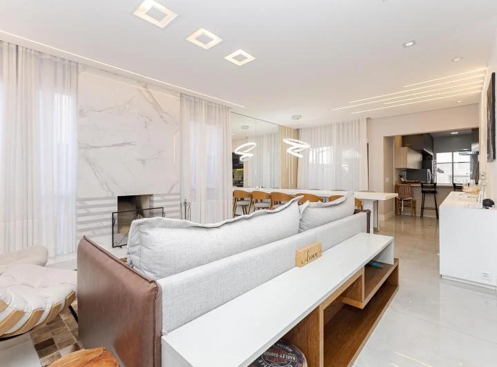 Detached-style house with 3 bedrooms and 5 bathrooms