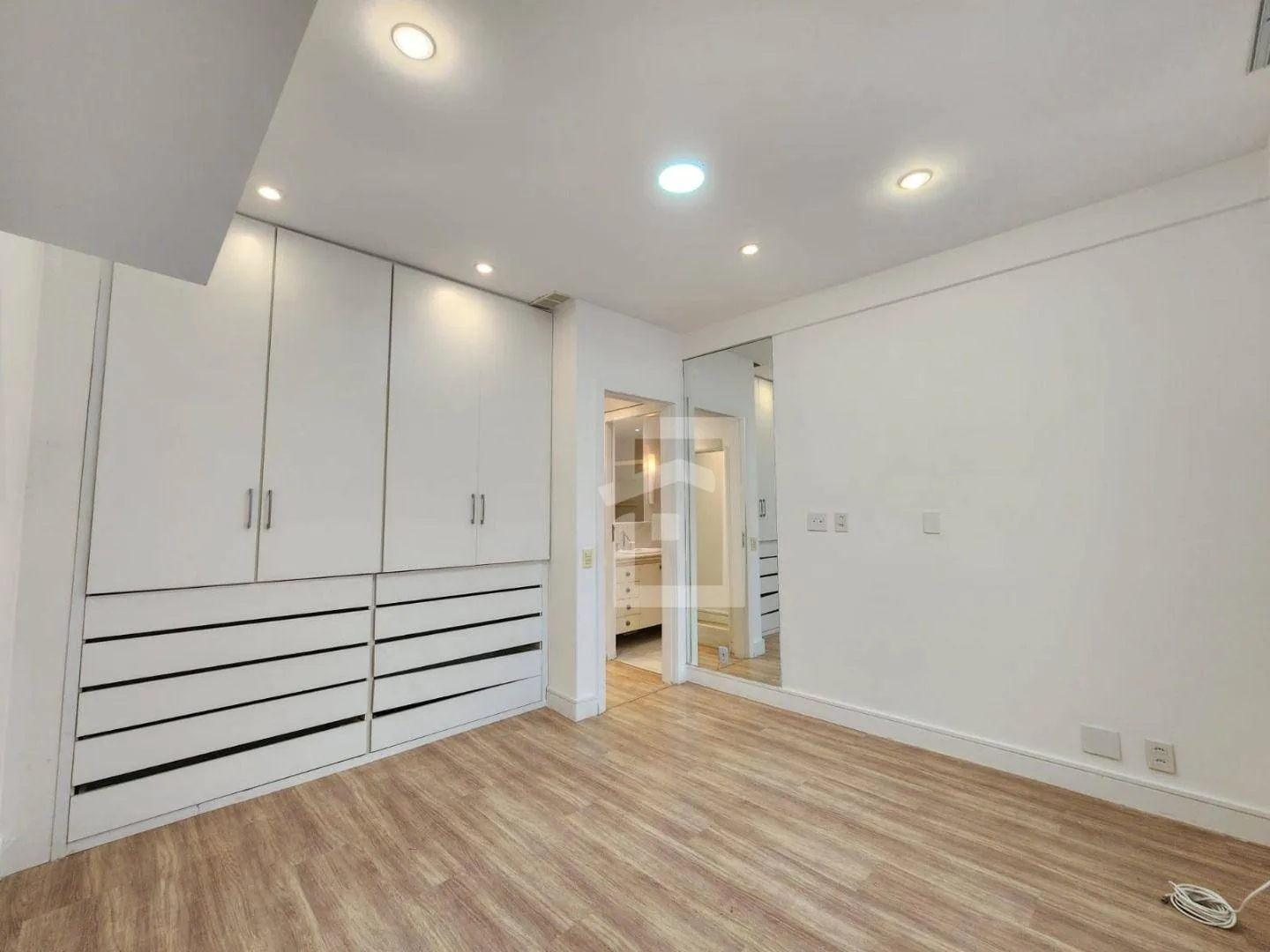 Duplex penthouse with 5 bedrooms and 5 bathrooms — photo 41