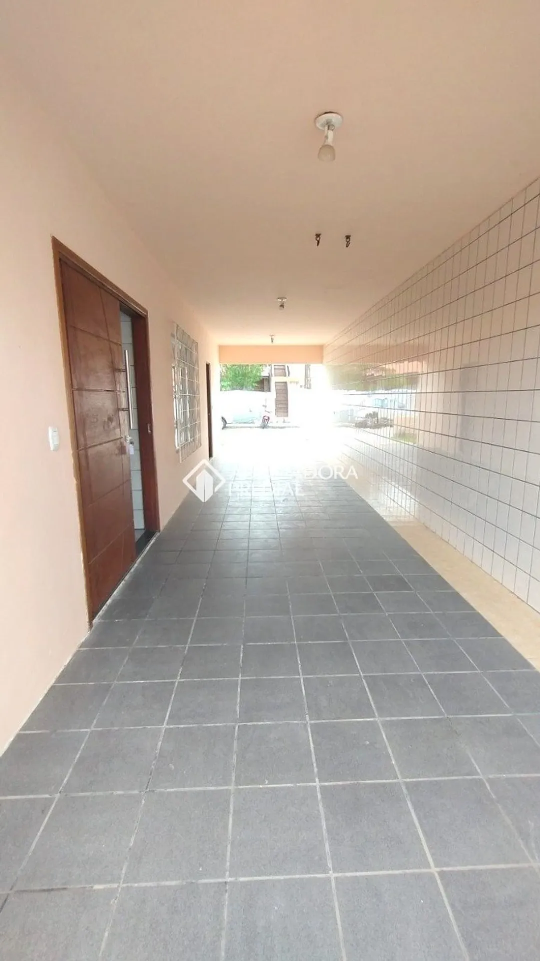 200 m² house with a bathtub and a glass-enclosed balcony — photo 32