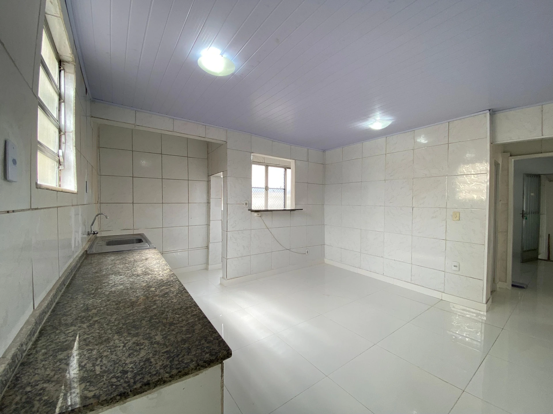 Rental house with 2 bedrooms and no parking — photo 7