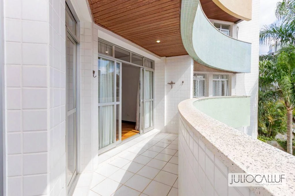 Apartment, 151 m², with a glass-enclosed balcony