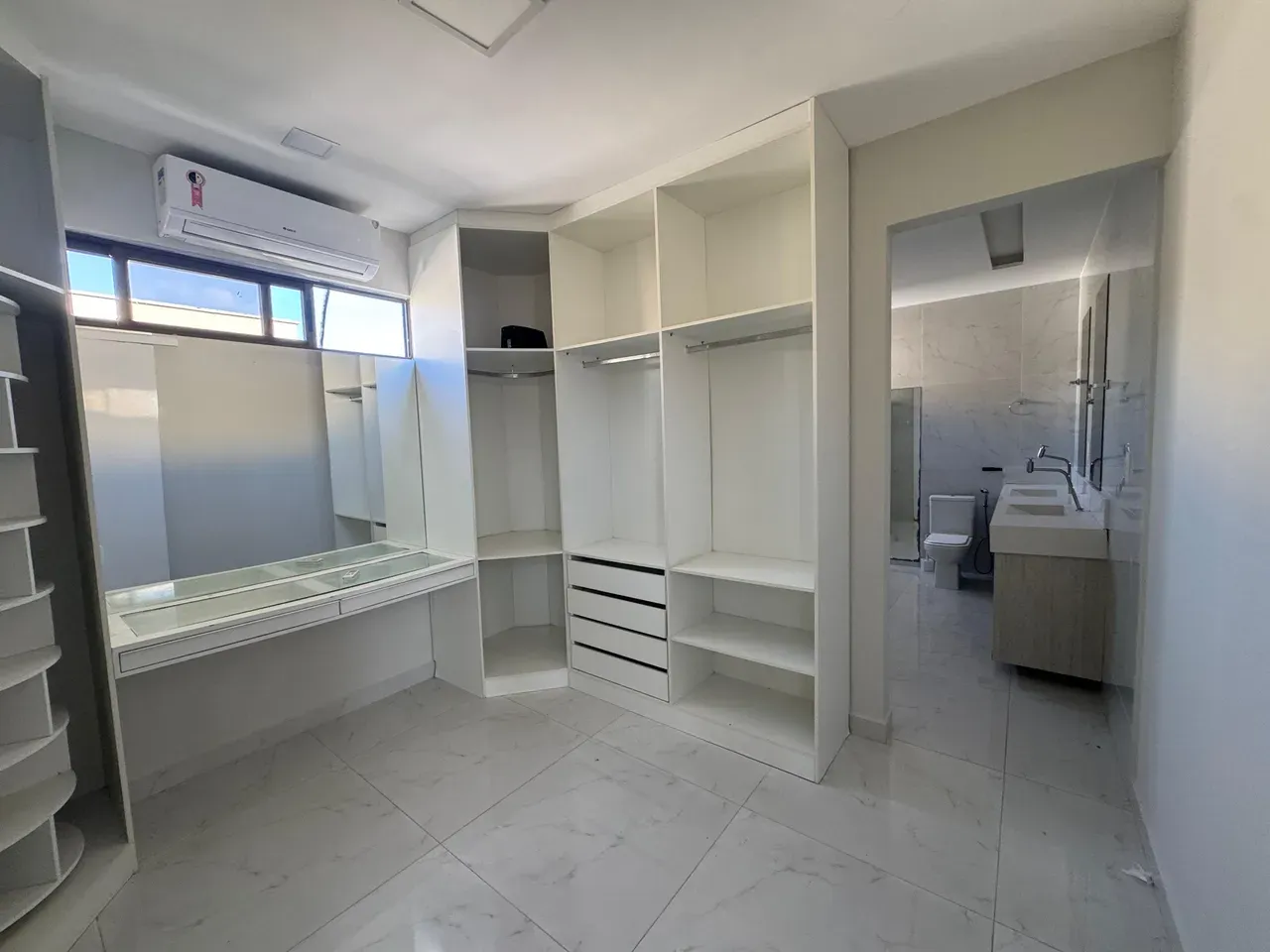 Rental house with 4 en-suite bedrooms and private garden