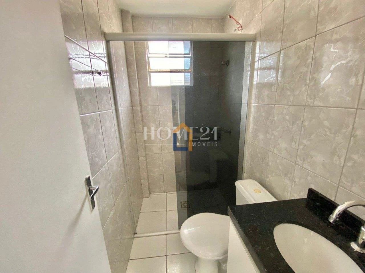 2-bedroom apartment with wood or laminate floors — photo 7
