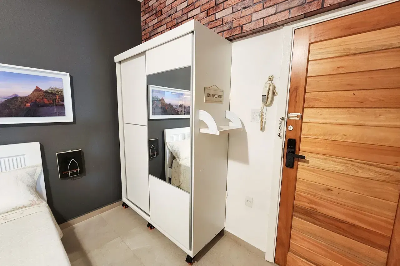 One-bedroom apartment with a washing machine — photo 18