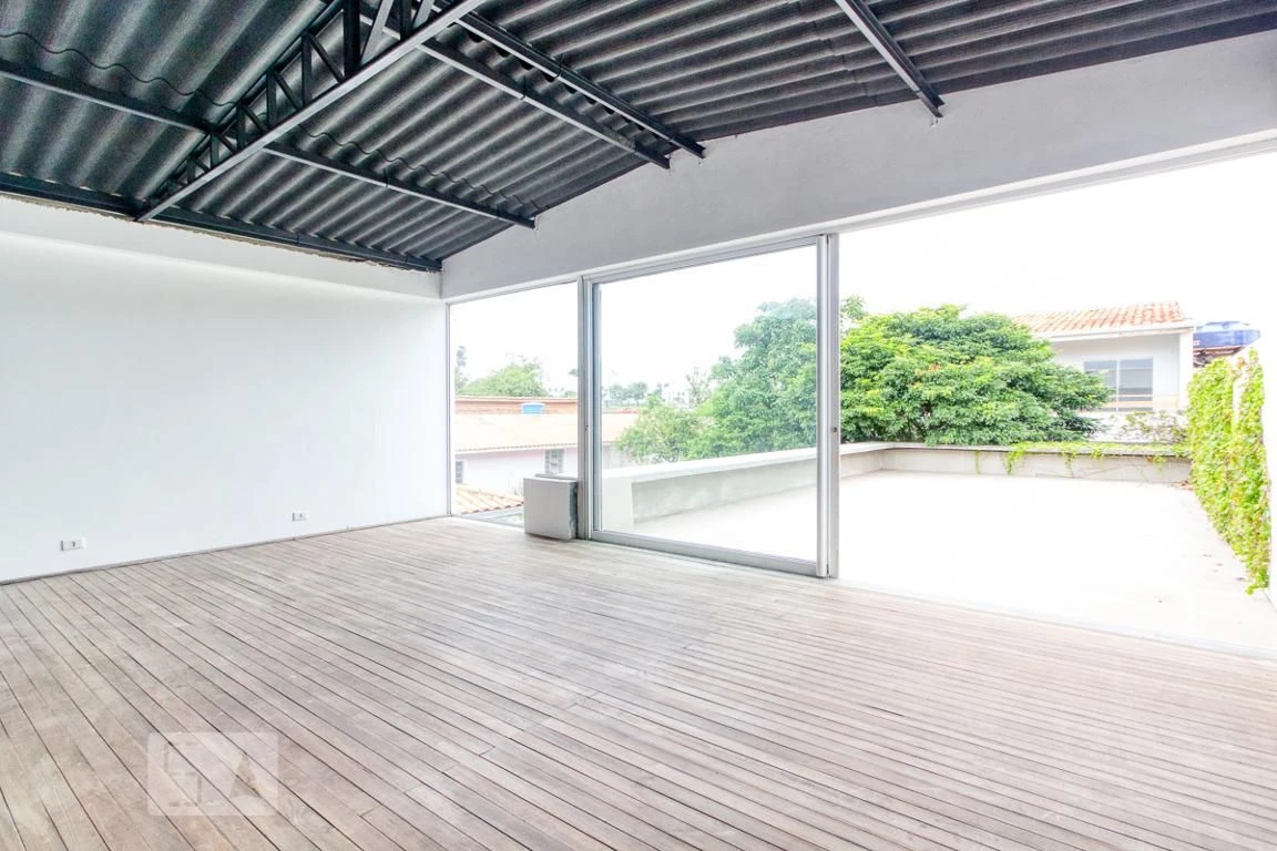 House with 3 bedrooms and 4 bathrooms with a closed kitchen — photo 19