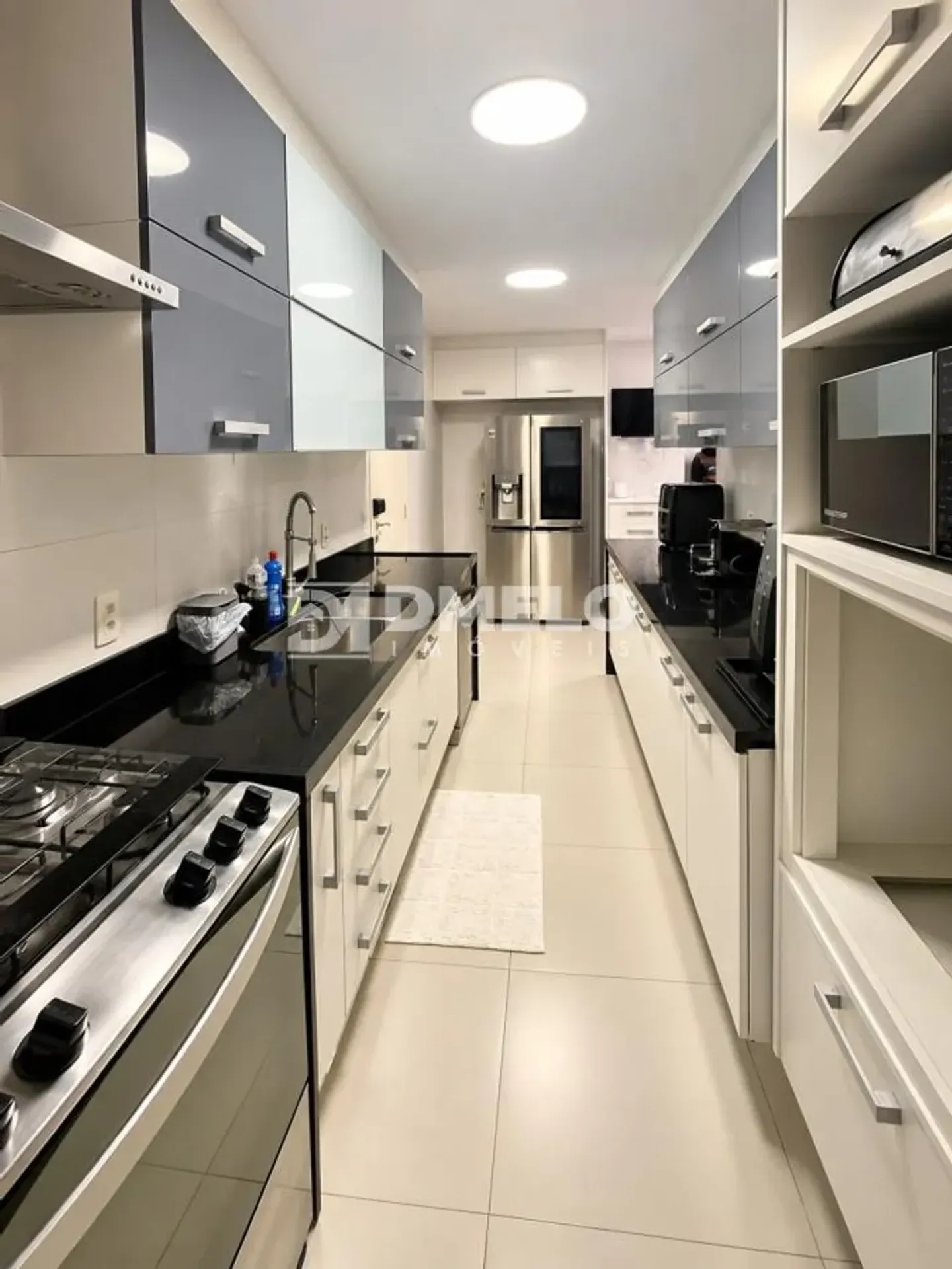 Apartamento mobiliado, 220 m², com janelas do piso ao teto — photo 26