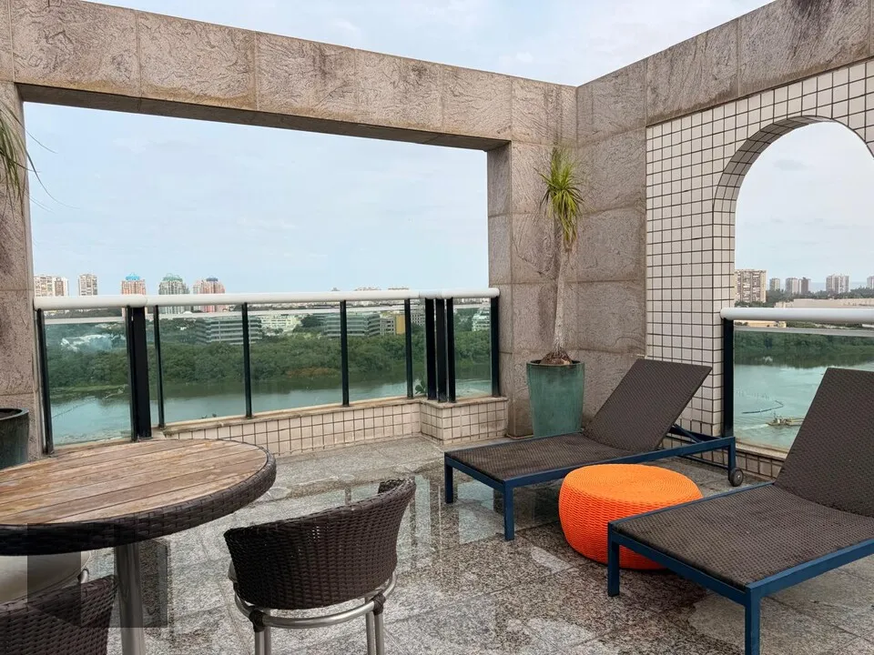 Furnished penthouse with 4 bedrooms and 3 bathrooms — photo 40
