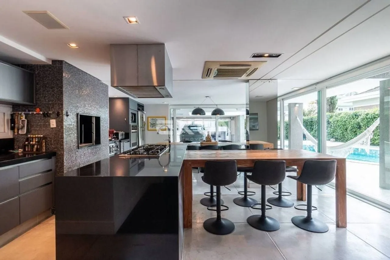 House with 5 bedrooms and 829 m² plus 4 parking spots — photo 9