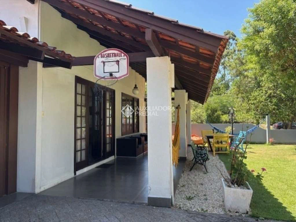 Casa de 4 dormitorios con parrilla empotrada en la terraza — photo 5