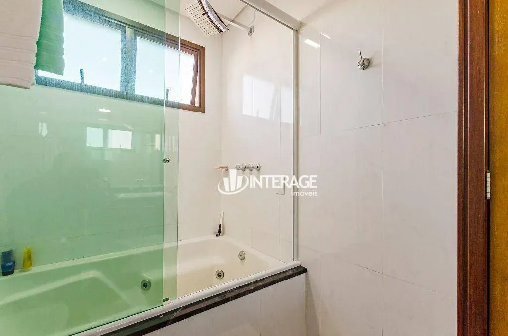 249 m² apartment with 3 bedrooms and 3 bathrooms — photo 16