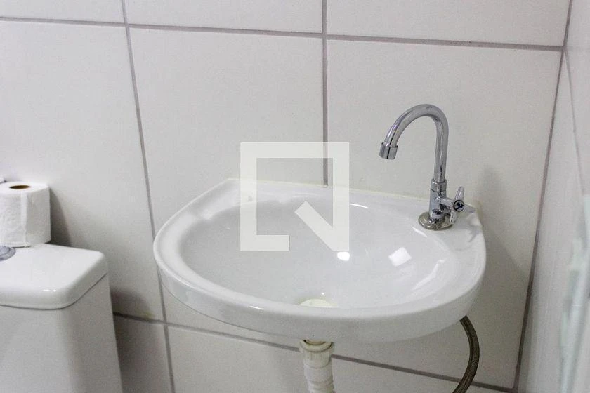Apartamento de 2 quartos com piso de madeira ou laminado — photo 22
