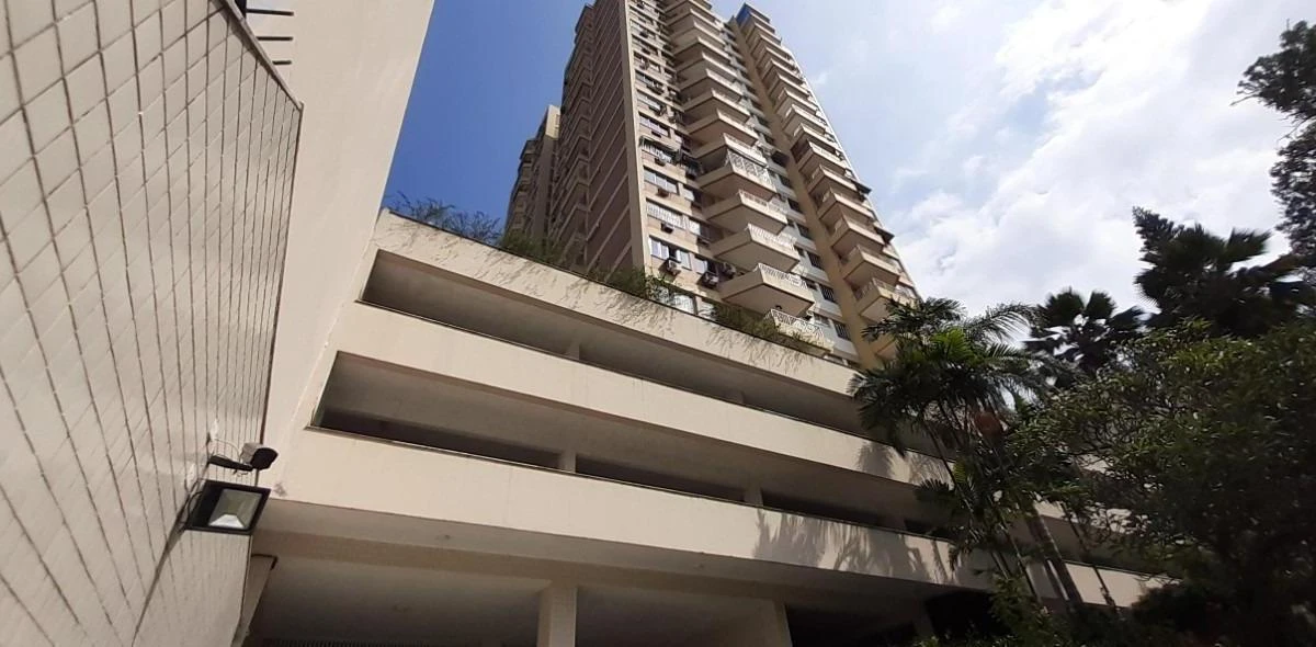 2-bedroom apartment with a mountain view — photo 45
