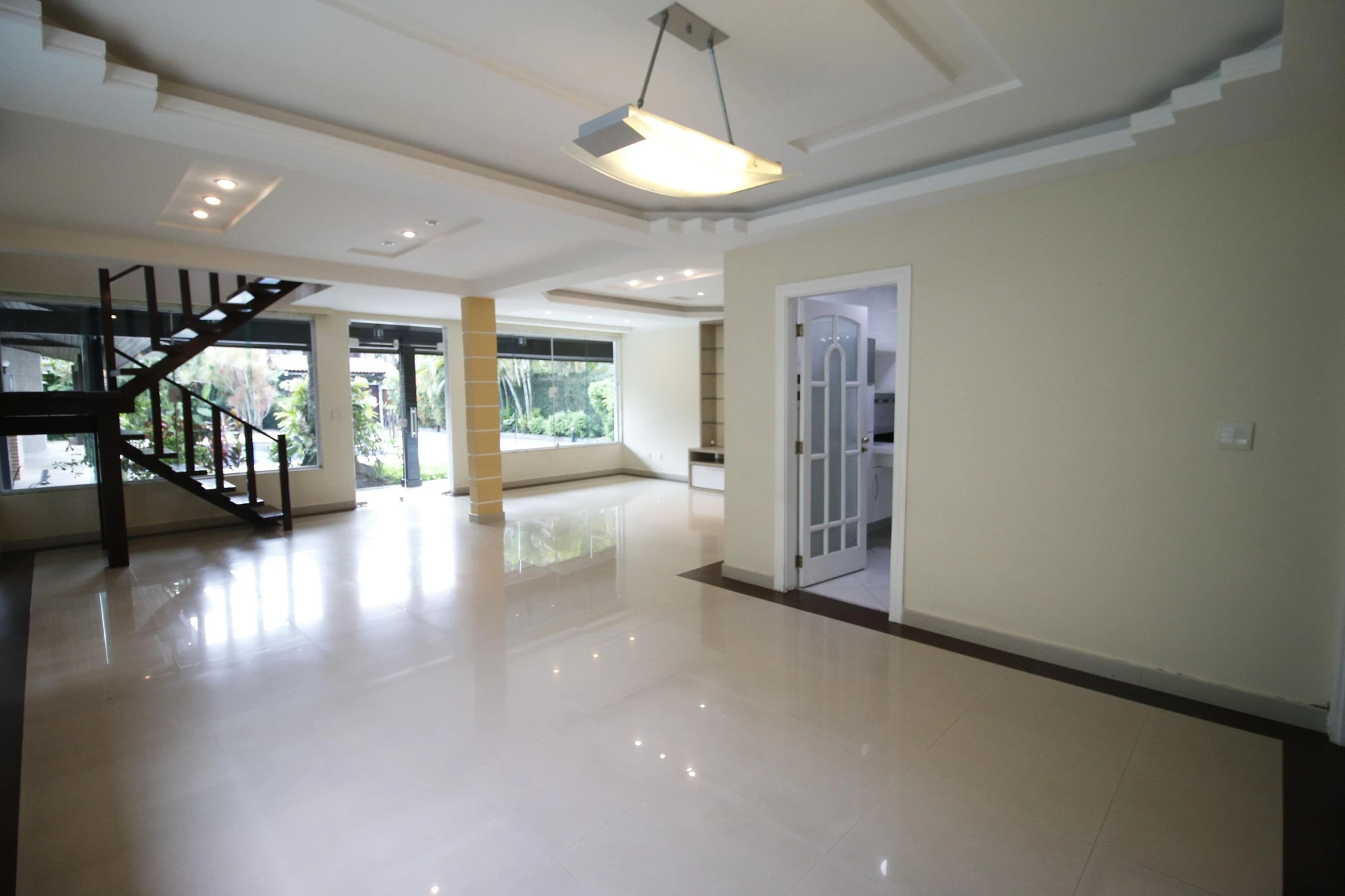 3-bedroom house with a garden — photo 4