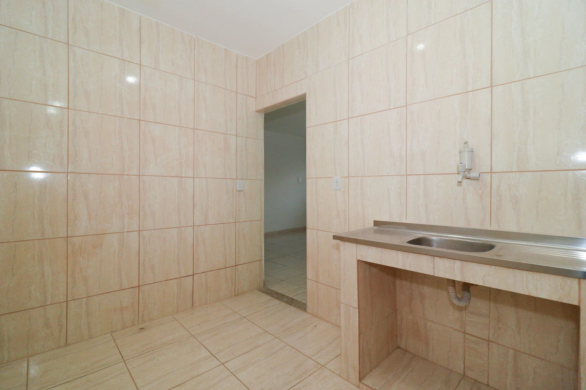 2-bedroom apartment with separate kitchen and no parking — photo 6