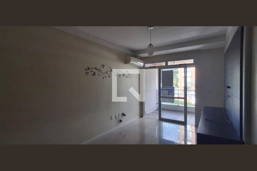3-bedroom apartment in a building with a pool — photo 3