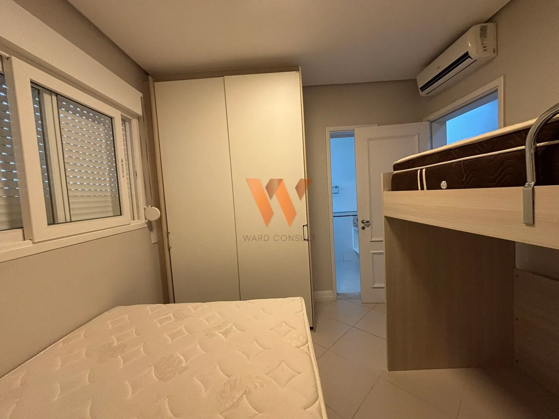 Furnished apartment with 3 en-suites and 236 m² — photo 42