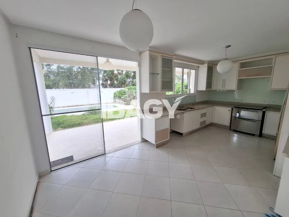4-bedroom house with 3 suites and 400 m² total area — photo 2