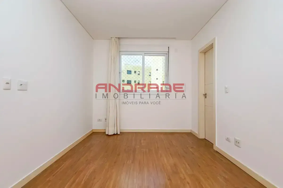Apartment with 3 bedrooms and glass balcony — photo 27