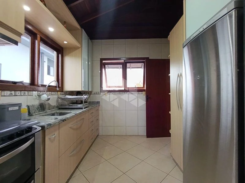 Casa de 3 dormitorios con balcón gourmet en Florianópolis — photo 27