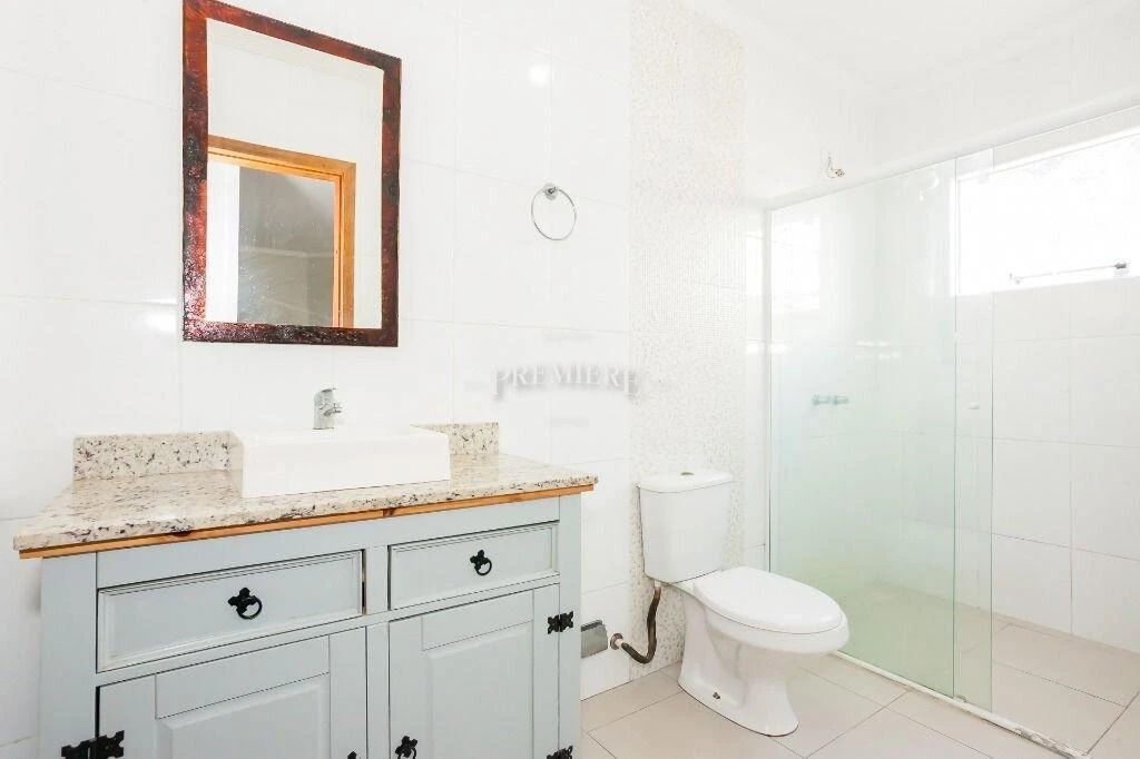 4-bedroom house with a walk-in closet in Curitiba — photo 20