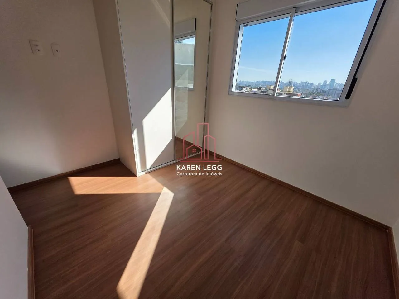 2-bedroom apartment in a building with a coworking space
