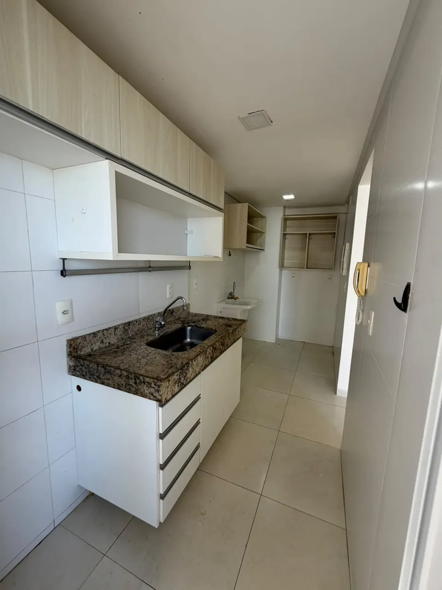 3-bedroom apartment with a grill on the balcony — photo 11