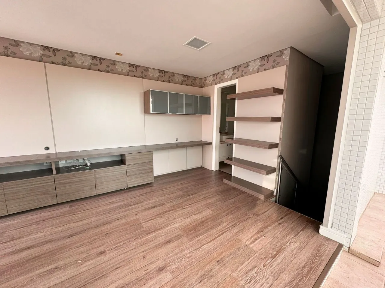 Home office in a 3-bedroom apartment, 141 m² — photo 23