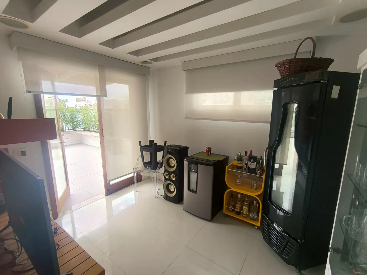 Furnished 3-bedroom apartment with an open kitchen — photo 6
