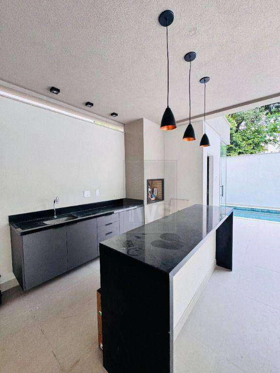 Modern house with 5 en-suite bedrooms and air conditioning — photo 8