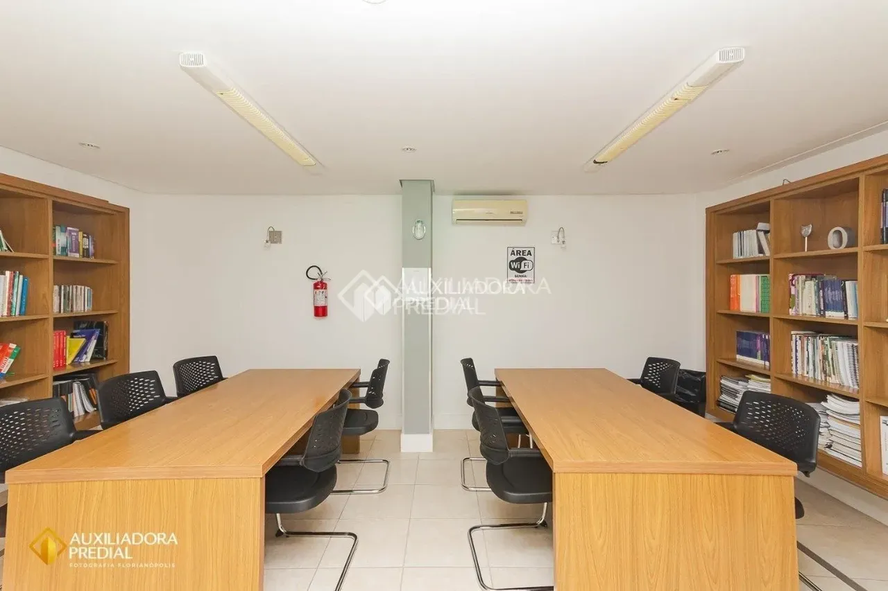 2-bedroom apartment in a building with a coworking space — photo 20
