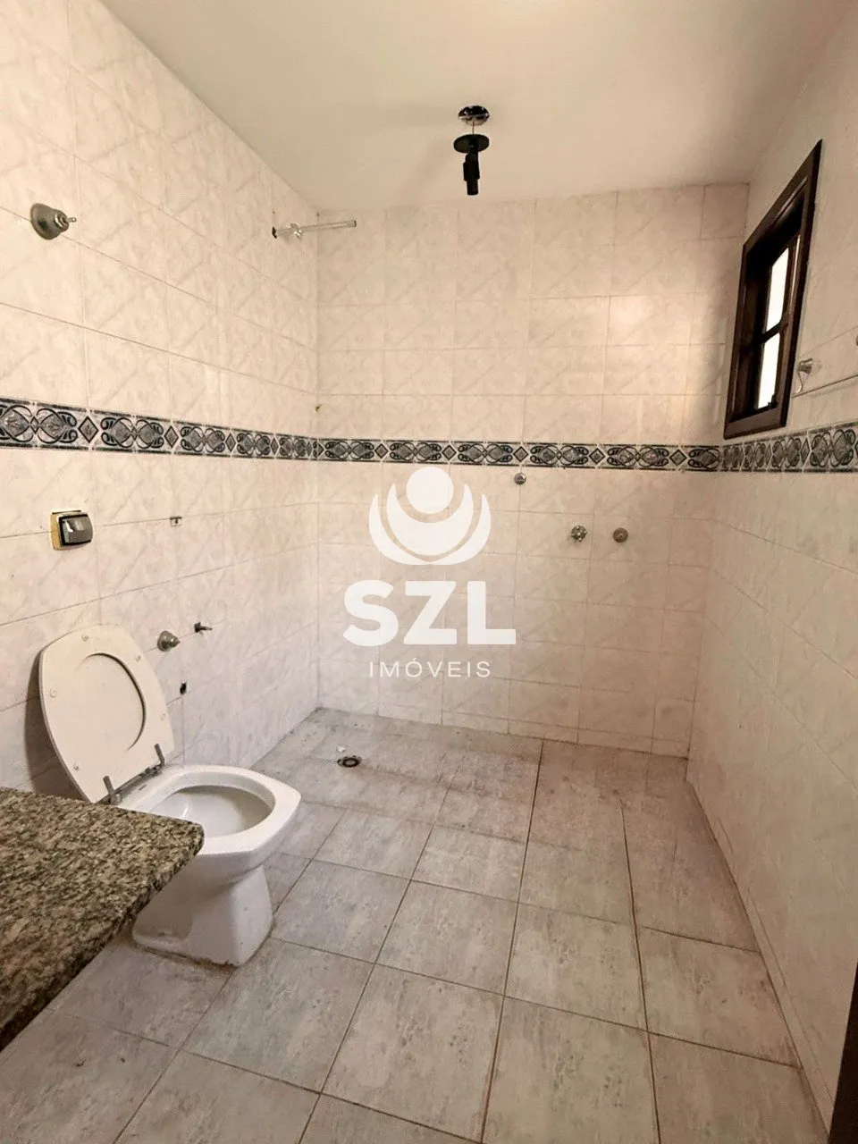House with 5 bedrooms and 5 parking spaces — photo 20