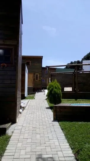 Furnished 25 m² house with 1 bedroom and glass shower — photo 16