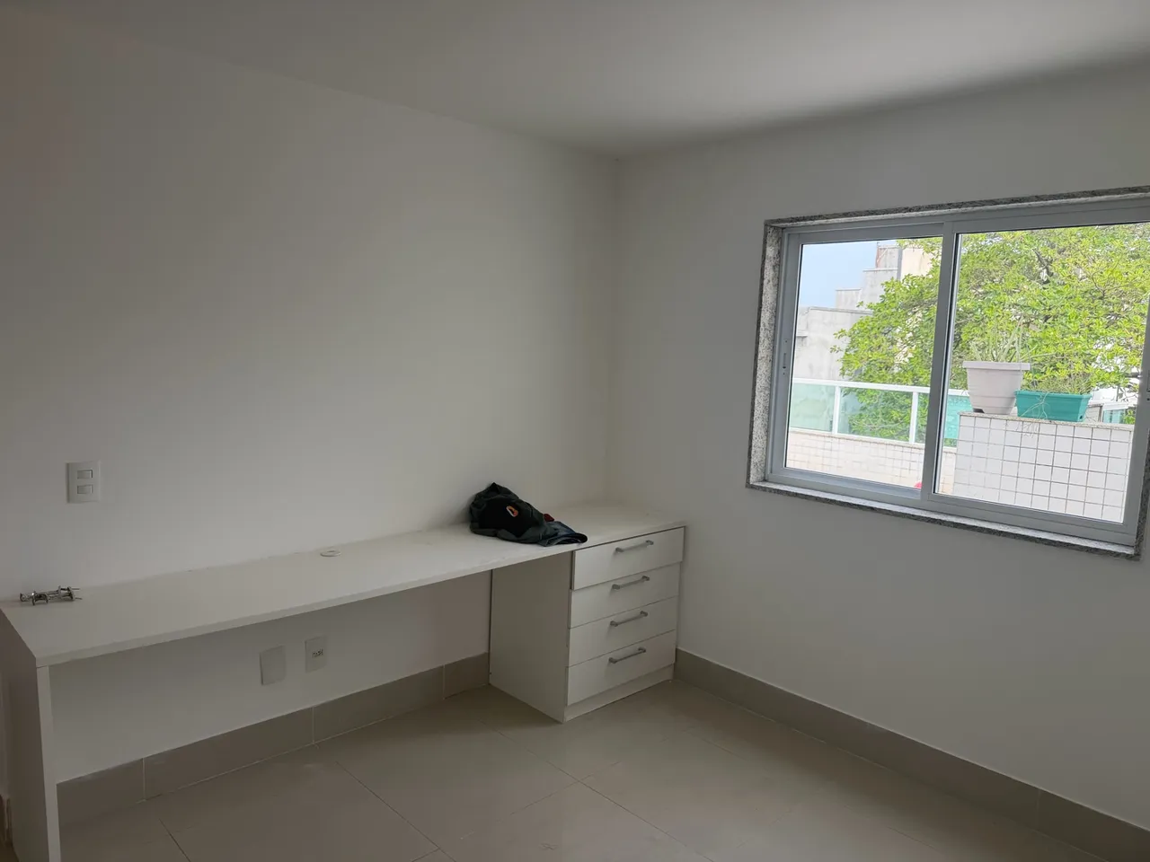 5-bedroom apartment in a building with a pool — photo 15