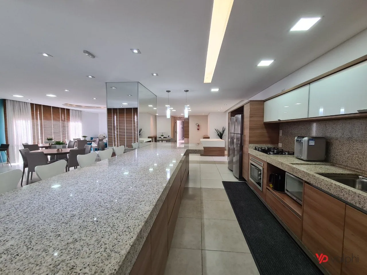 Furnished 2-bedroom apartment with enclosed balcony — photo 60