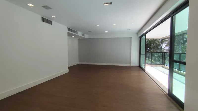 165 m² apartment with 3 bedrooms and 5 bathrooms — photo 16