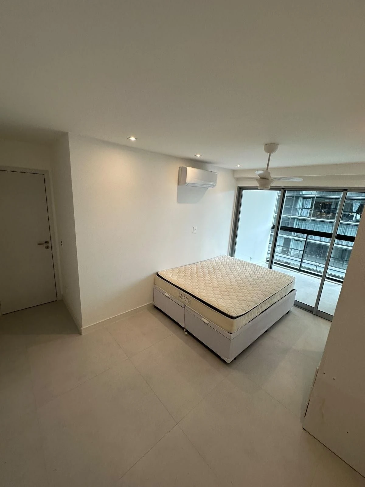 Floor-to-ceiling windows in a 2-bedroom apartment, 84 m² — photo 62