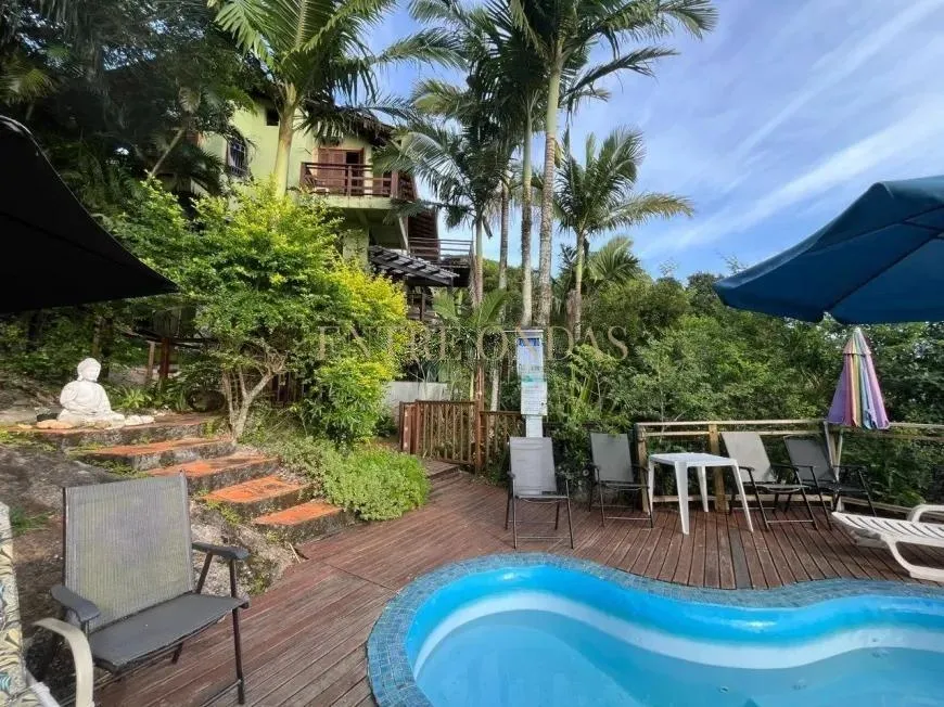 Furnished studio in a building with a pool — photo 15