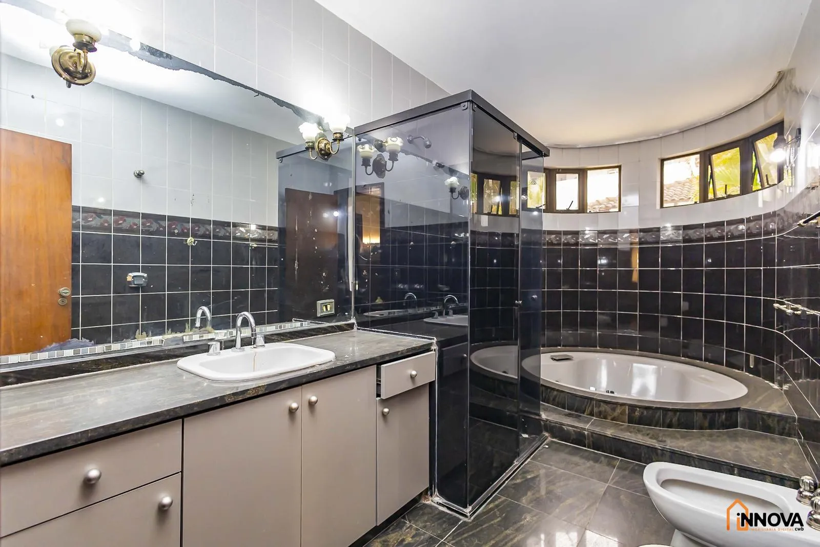 House with 5 bedrooms, 10 bathrooms, 5 parking spaces — photo 19