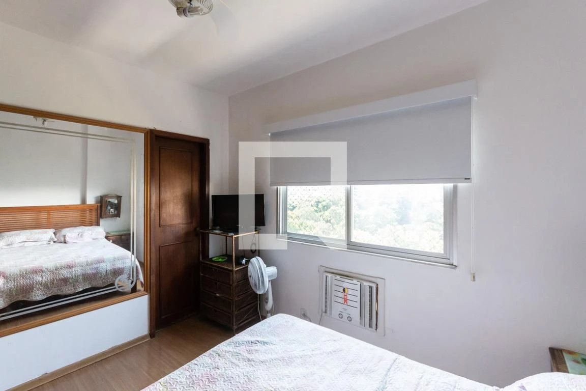Furnished 3-bedroom apartment with suite and balcony — photo 11