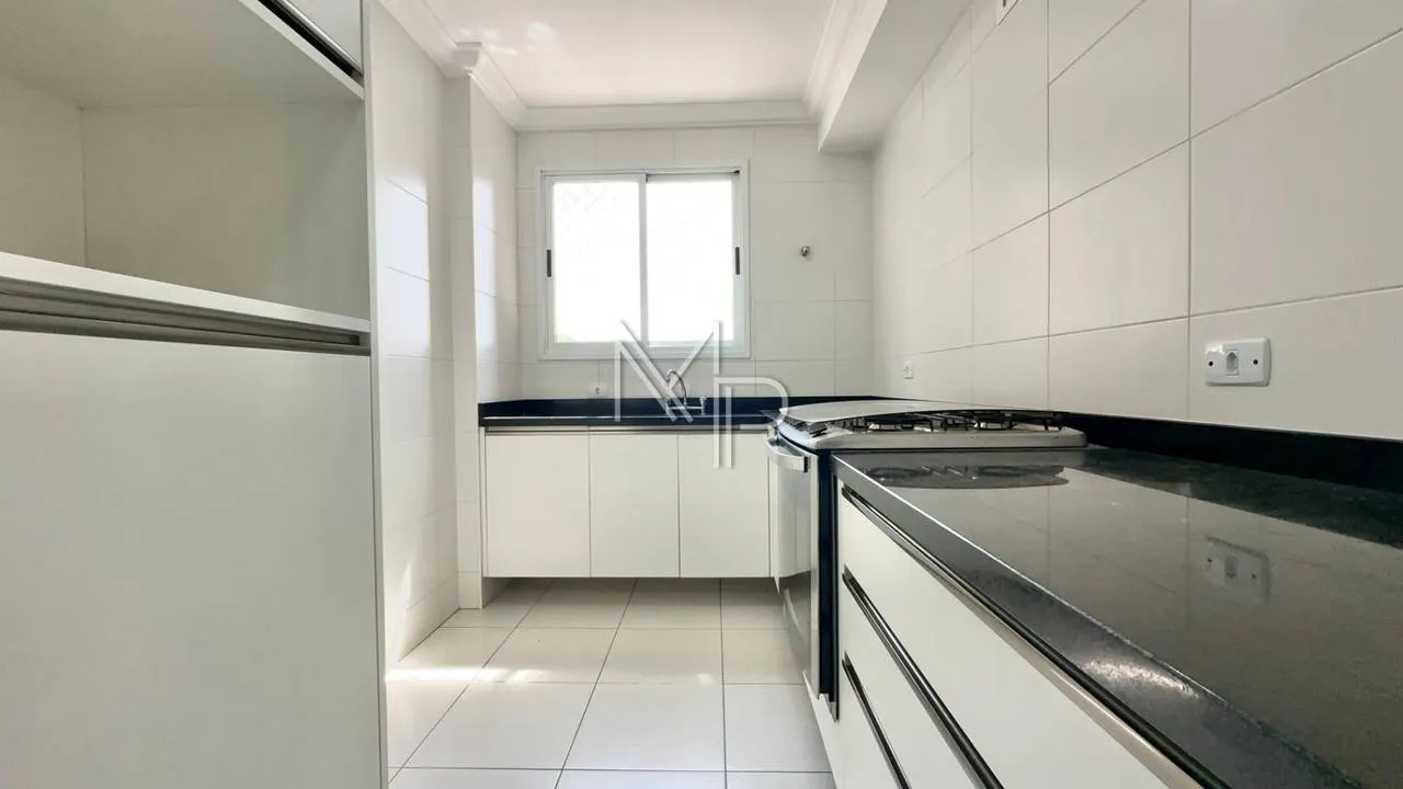 3-bedroom apartment with a grill on the balcony — photo 10