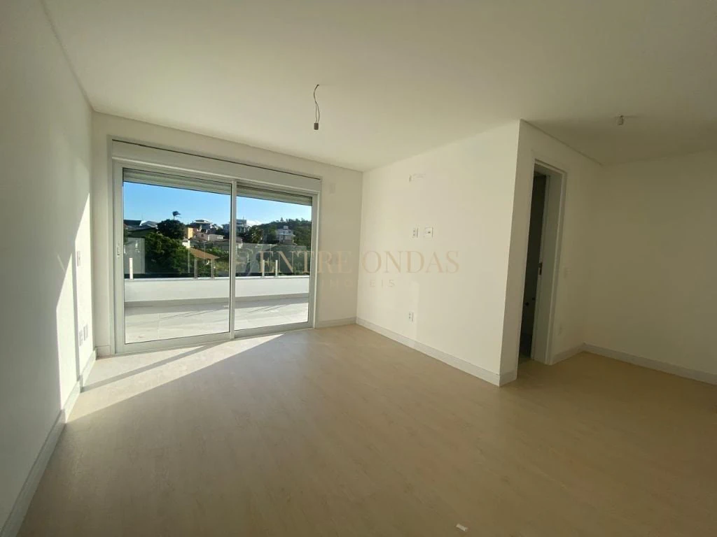 Duplex apartment with enclosed balcony and open kitchen — photo 10