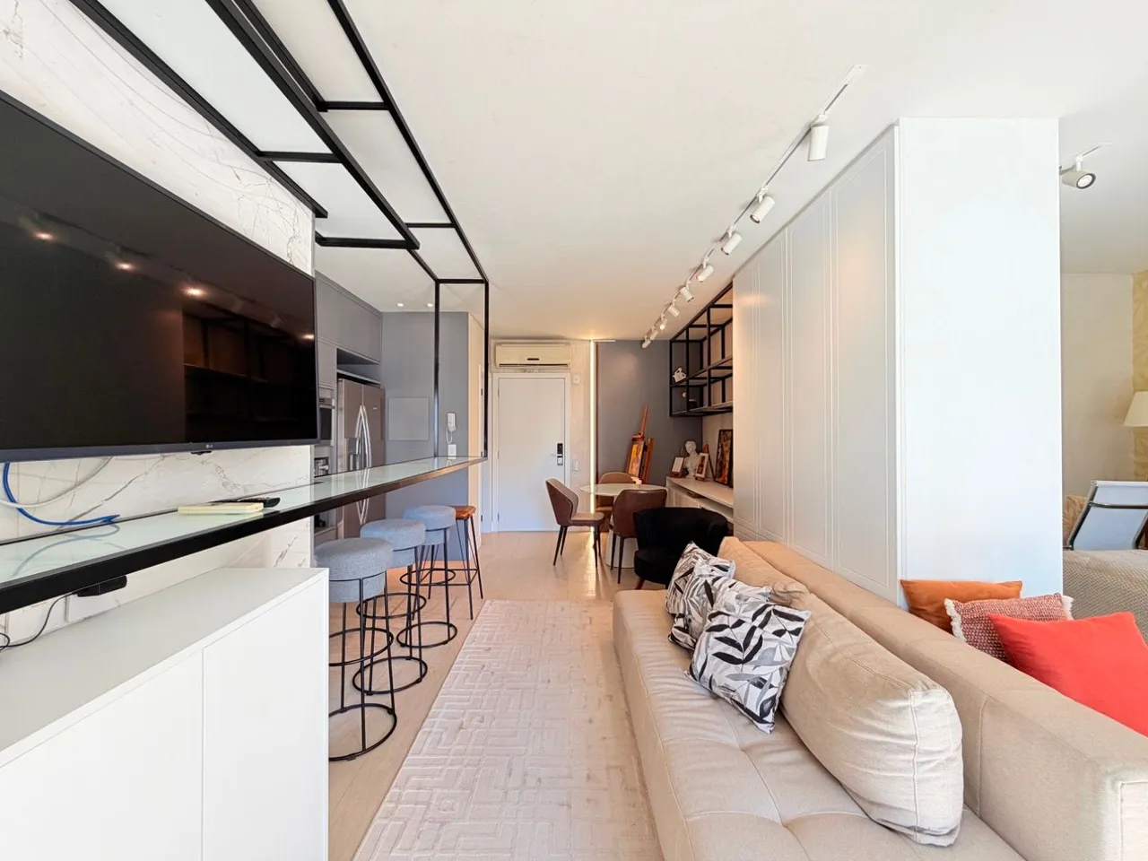 Apartamento amueblado con escritorio de trabajo y 57 m² — photo 10
