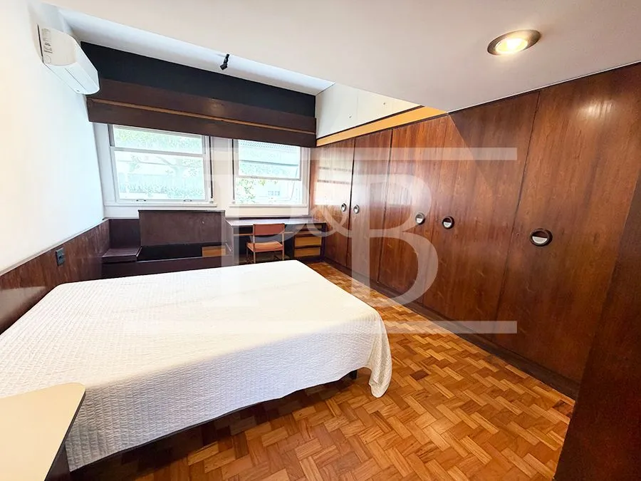 310 m² apartment with floor-to-ceiling windows and a bathtub — photo 7