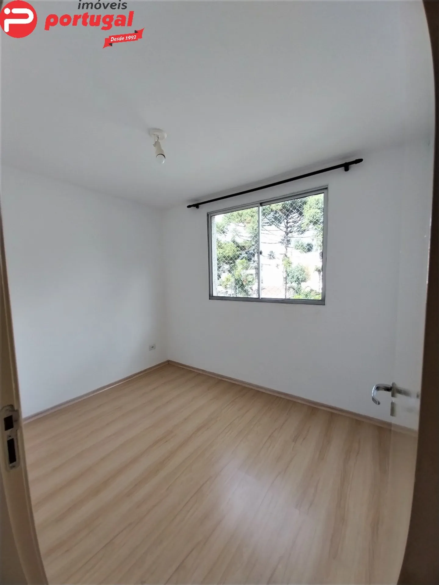 Apartamento com piso de madeira ou laminado, Portão — photo 7