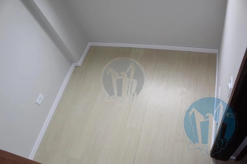 2-bedroom apartment with wood or laminate floors in Curitiba — photo 3