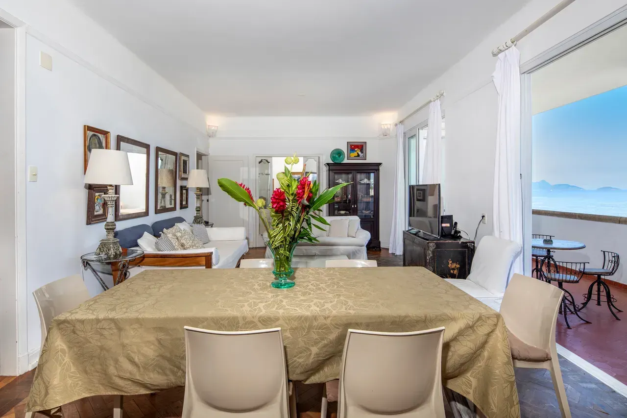 Furnished apartment with 3 bedrooms and a balcony — photo 10