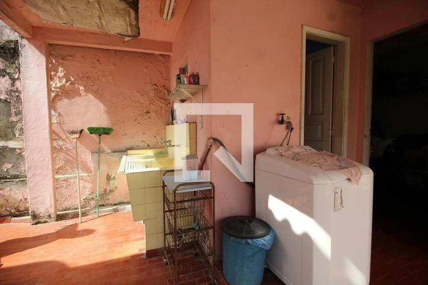 255 m² house with 3 bedrooms and a private garden — photo 43