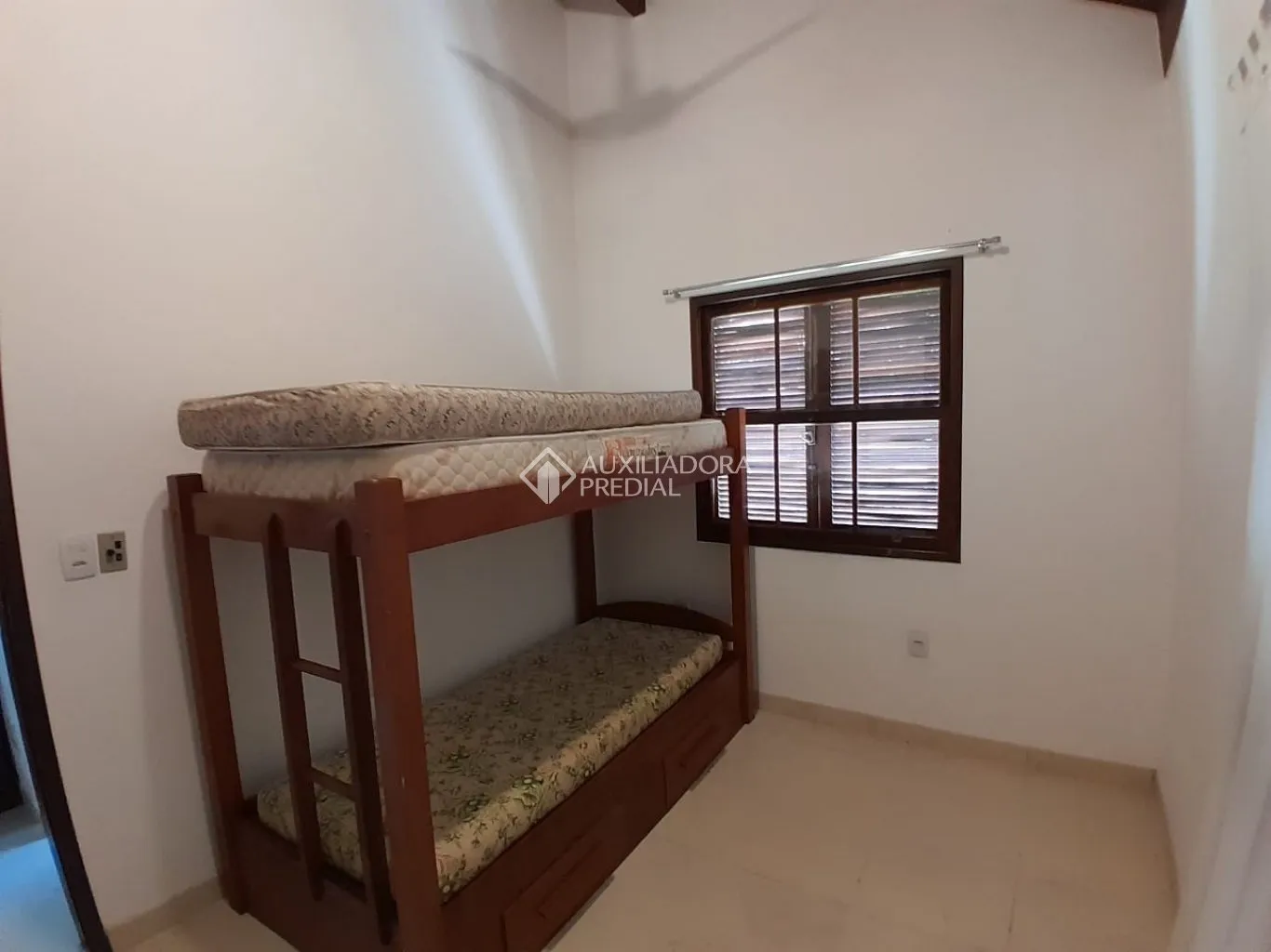 Unfurnished 4-bedroom house with 2 bathrooms and 860 m² — photo 27