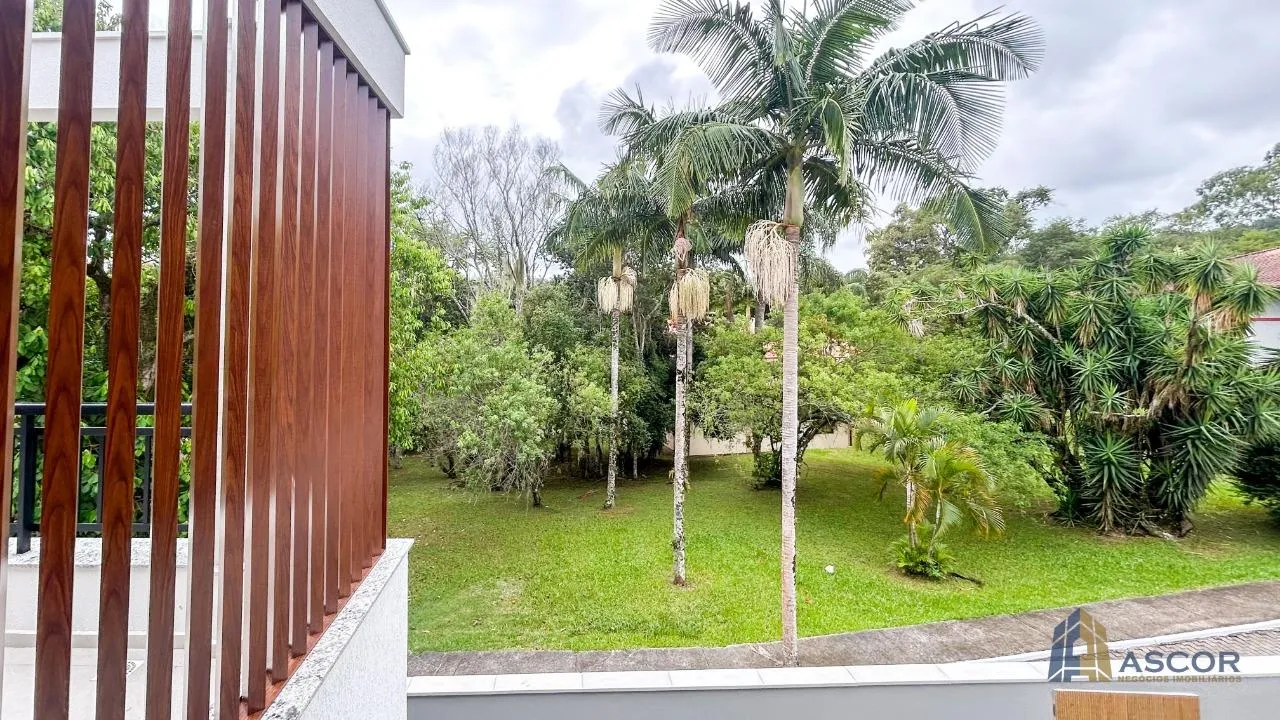 Garden in a 4-bedroom house, 250 m² — photo 14